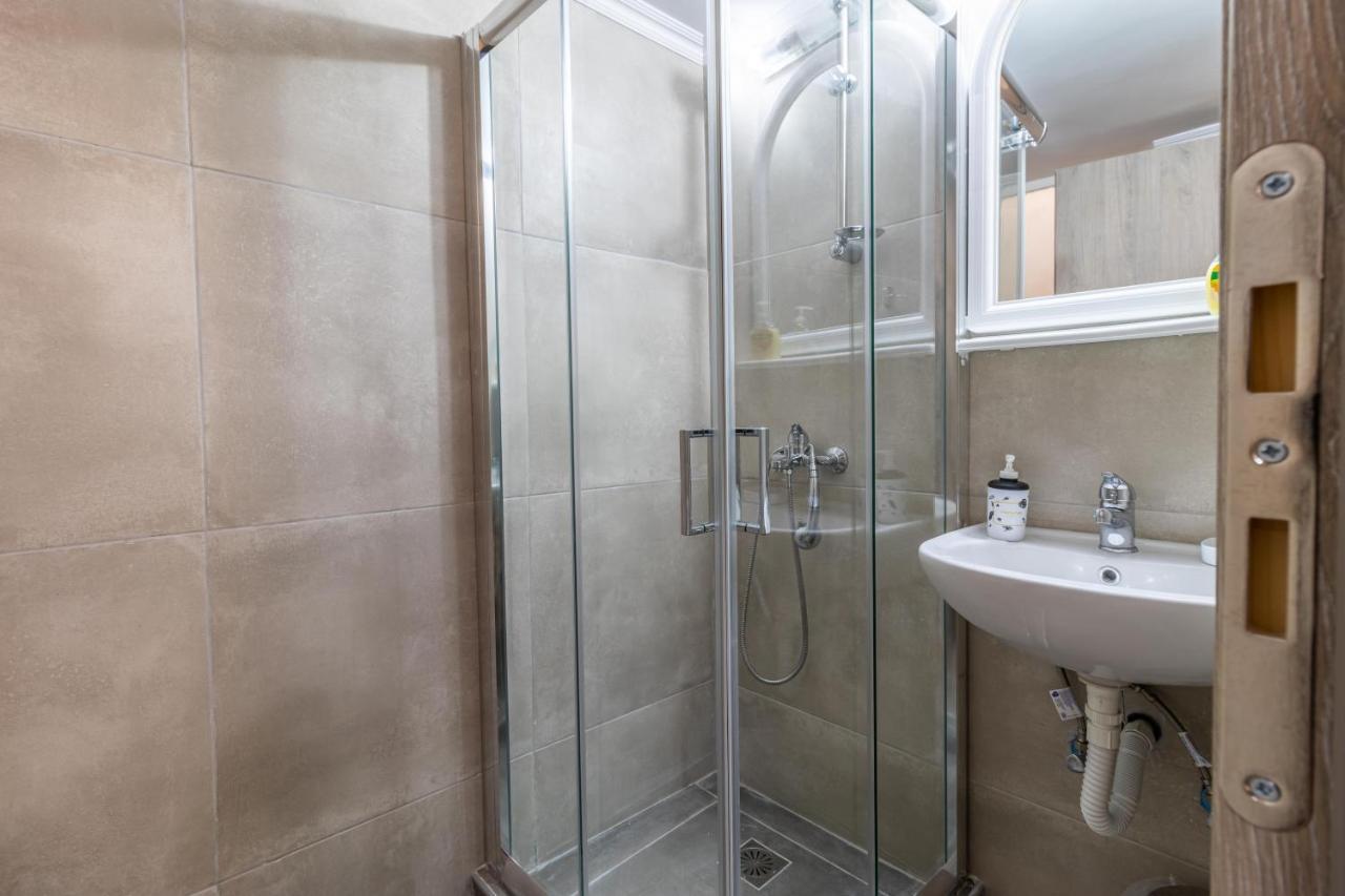 Korinthos Downtown Apartment Bagian luar foto